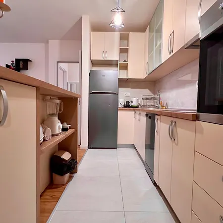 White Homes - Point Apartment *