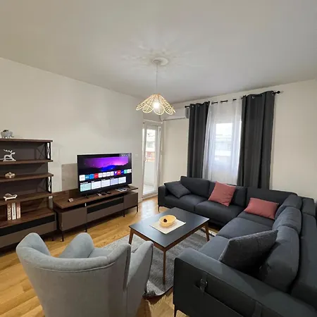 Apartment White Homes - Point
