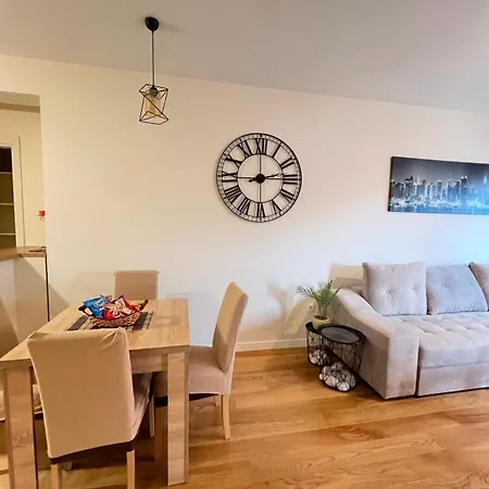 White Homes - Point *