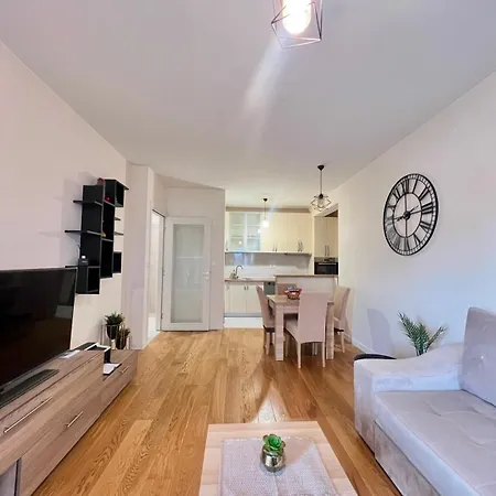 Apartment White Homes - Point