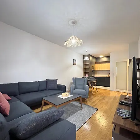 White Homes - Point Apartment