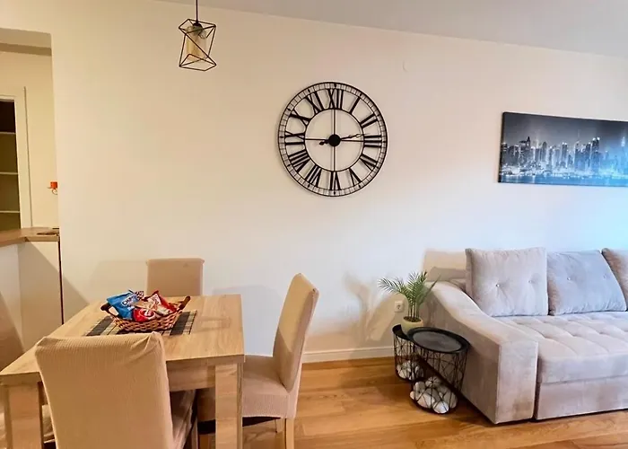 White Homes - Point *